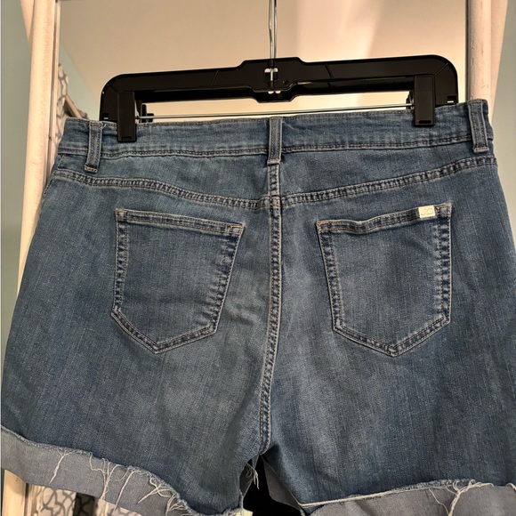 Jennifer Lopez Woman’s Denim Shorts, size 12 - Picture 4 of 6
